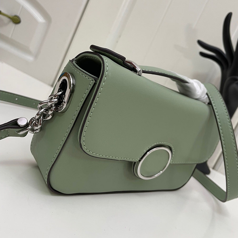 2023 Temperament Green Cowhide Flap Women's Bag Högkvalitativ lyx Ny Simple One Shoulder Crossbody Luxury Brand Style Life Leisure Fashion Strand utomhusstil