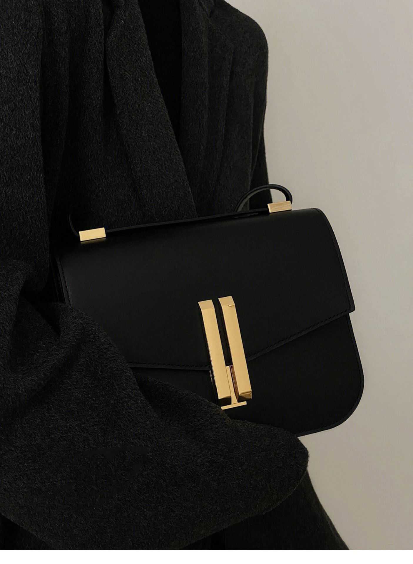 Kvinnors designväskor UK NICHE Märke 2023 Ny vintage Black Gold Bag Women's One Shoulder Crossbody Light Luxury Tofu Evening Clutches