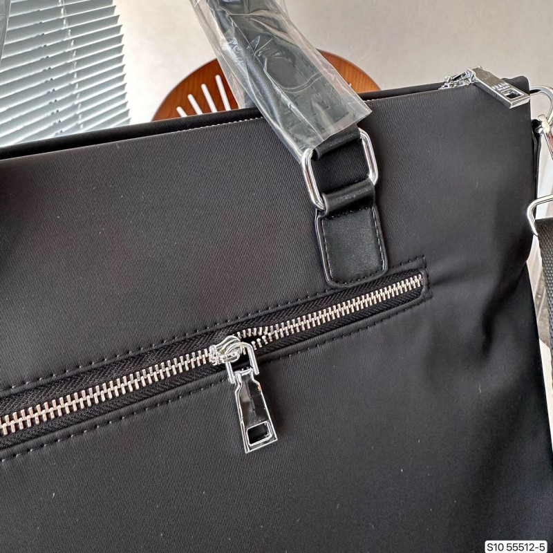 2023 Premium Luxury Nylon Black Men's Handhelda One Shoulder Messenger Bag Casual Portfölj Stil Stor kapacitet Varumärkesdesigner Personlighet Fashion High End Style