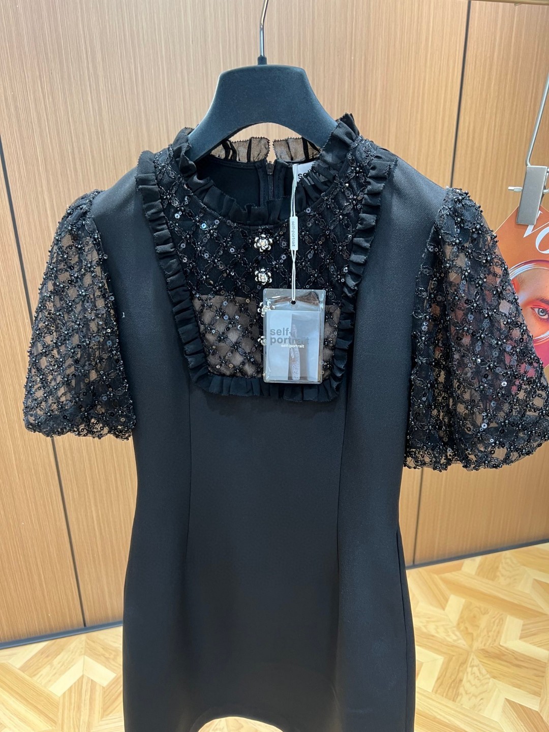 Robe de créateur femmes avancées vêtements de créateurs gaze noir paillettes perlées manches bulle taille serrée robe mince petite robe noire