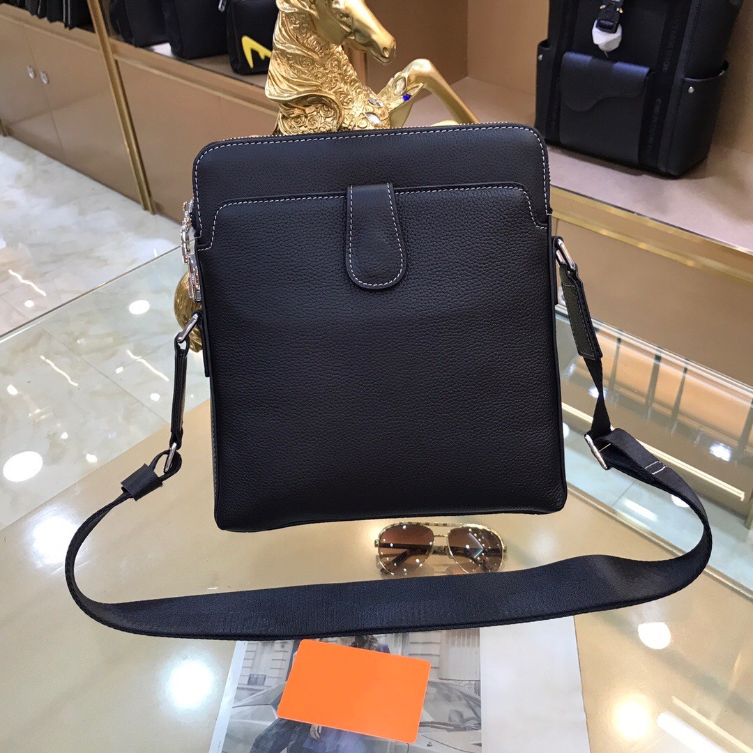 2023 Market Hot Selling Boutique Cowhide Men's One Shoulder Crossbody Bag Black Square Business Casual Zipper Style Designer Personlig mode Casual