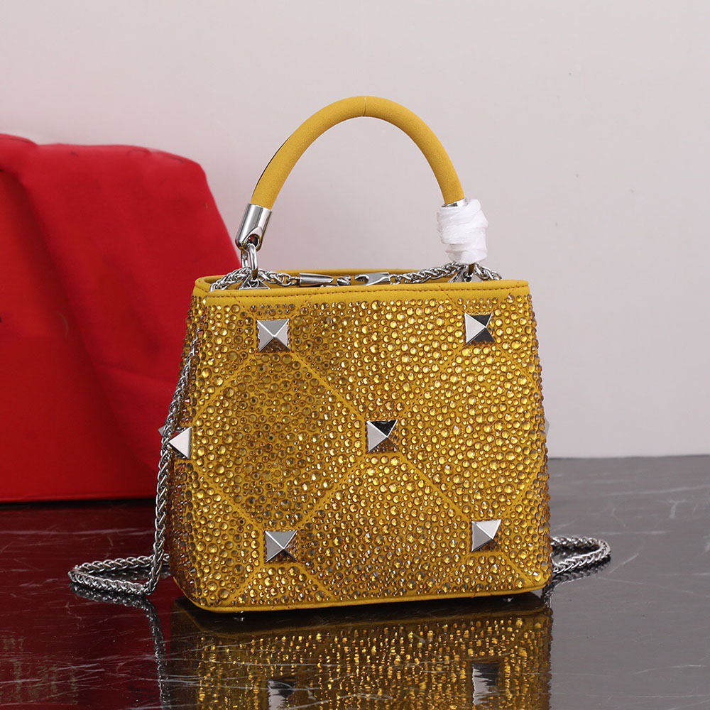 2023 Five Star Boutique Couro Rebite Cristal Bolsa Feminina Pequeno Um Ombro Bolsa Transversal Estilo Luxo Aparência de Alta Qualidade Festa Evento Jantar Estilo Praia