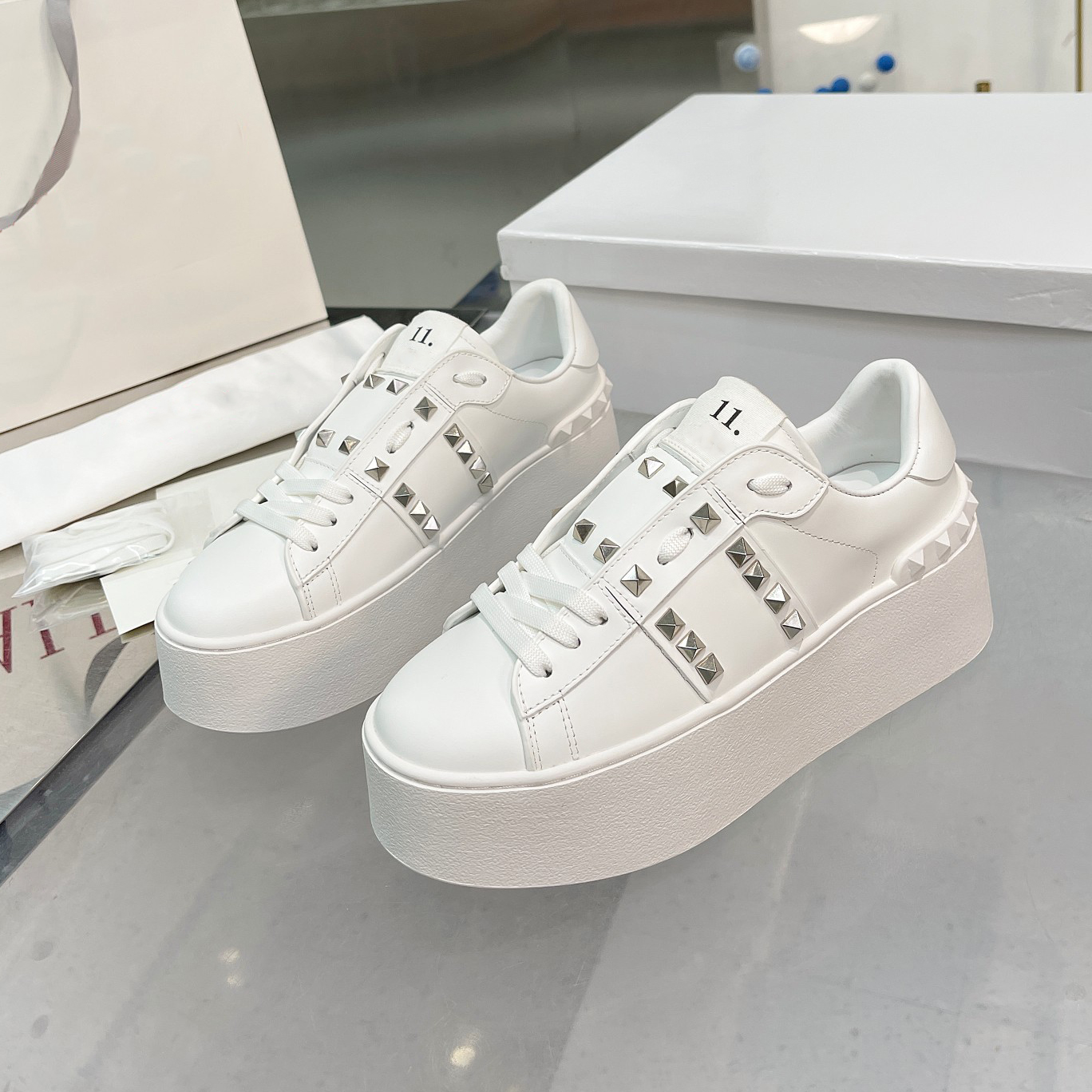 2023 Случайные дизайнеры обувь знаменитая италия бренд Amore One Stud Low Sneakering
