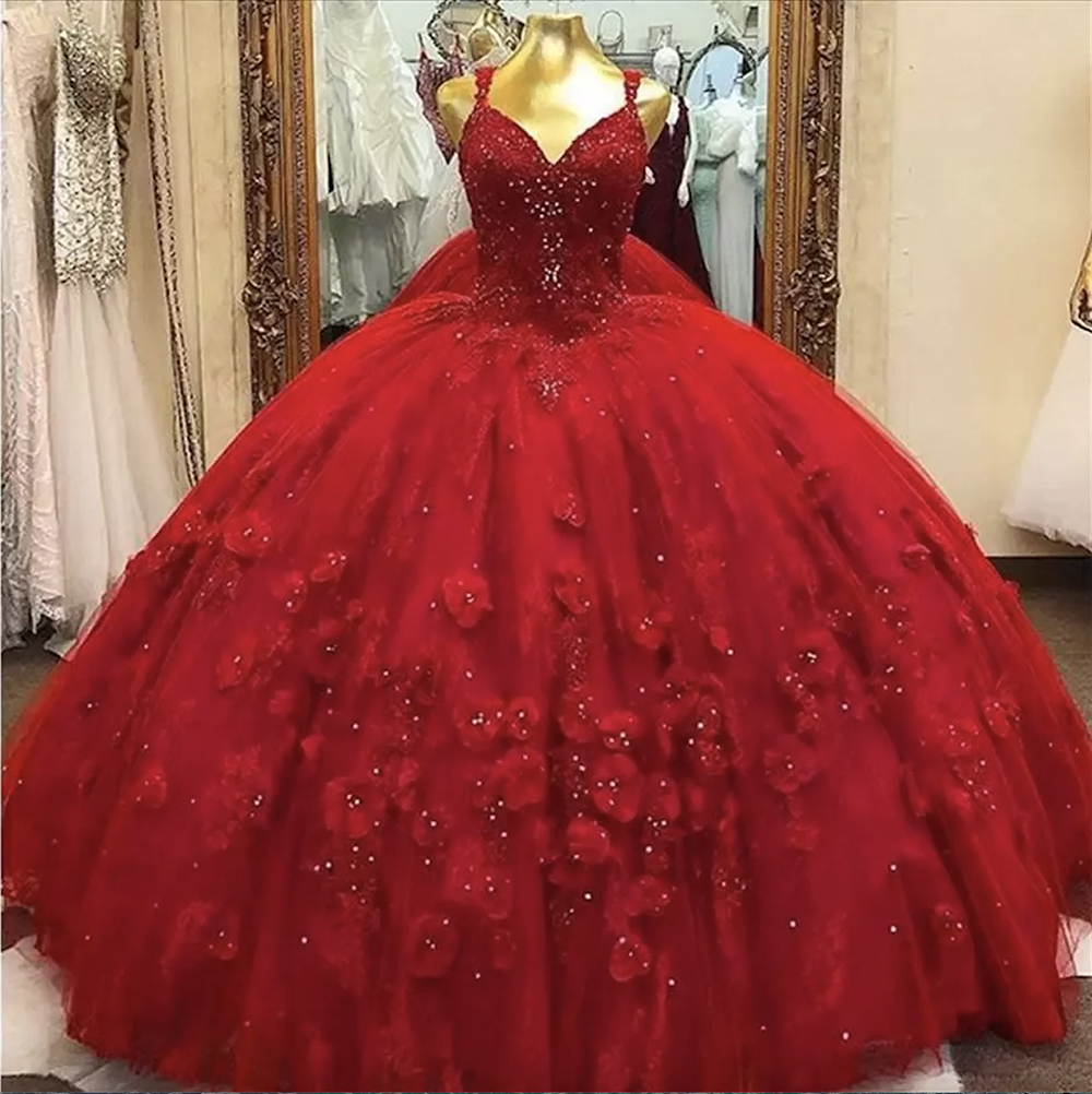 Abiti Quinceanera rossi 2023 Cinghie di tulle Ruffles Cristalli Perline Lunghezza del pavimento Fiori fatti a mano Paillettes Pageant Party Ball Gown