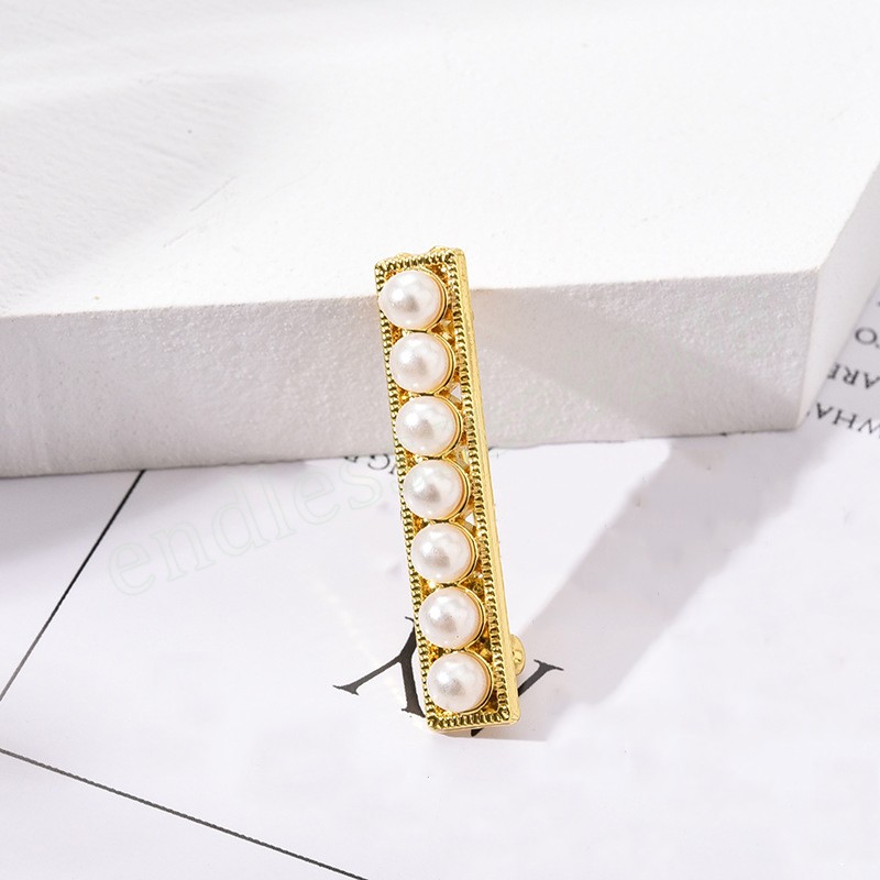 Neue 26 Englisch Buchstaben Perle Brosche Gold Farbe Strickjacke Hemd Revers Pin Corsage Broschen Für Frauen Kleidung Zubehör Schmuck