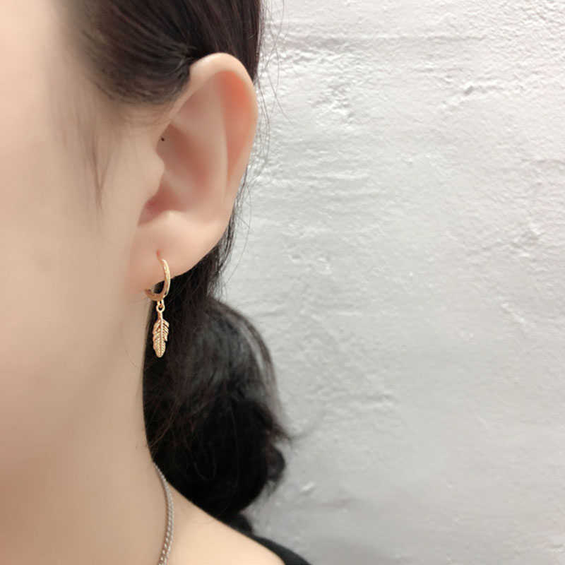 Stud Ventfille 925 Sterling Silver Hot Sale Korean Feather Earrings Enkelt temperament utsökta heta semale sexiga smycken gåva J230717