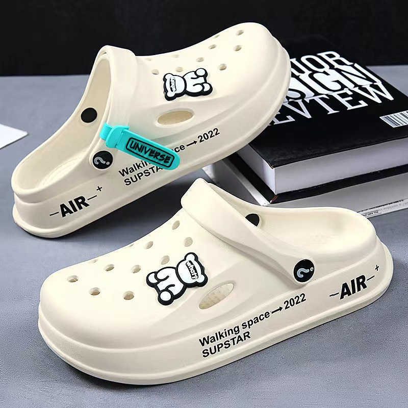 2023 Kvinnor tofflor Hole Shoes Girl Beach Shoes Eva Light Sandals Home Slippers Outdoor Summer Wading Sneaker Non-Slip Shoes L230704