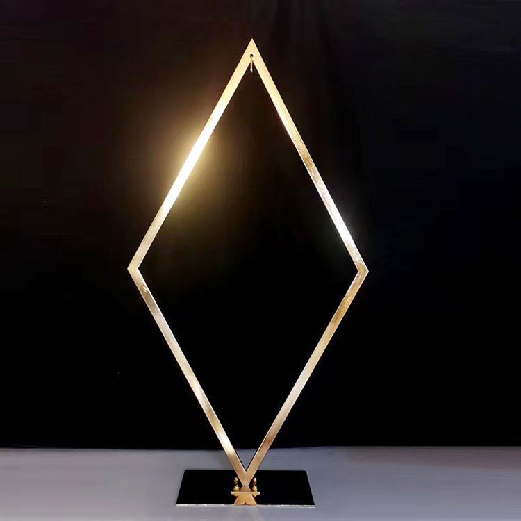 Rhombic Metal Candle Holders med 6 skålar Bröllopscentrum Candelabra