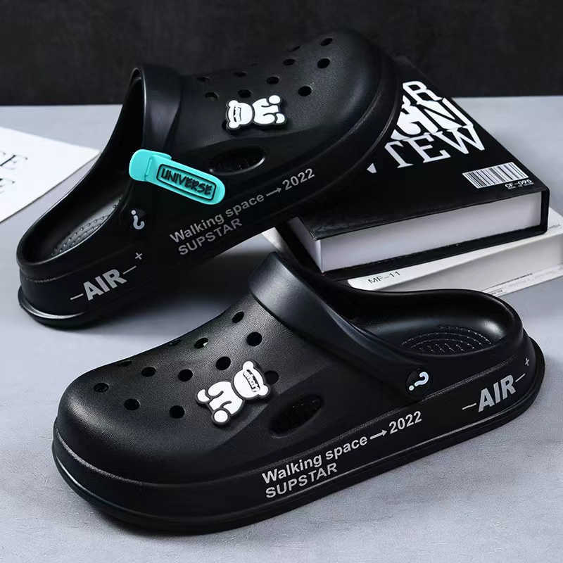 2023 Kvinnor tofflor Hole Shoes Girl Beach Shoes Eva Light Sandals Home Slippers Outdoor Summer Wading Sneaker Non-Slip Shoes L230704