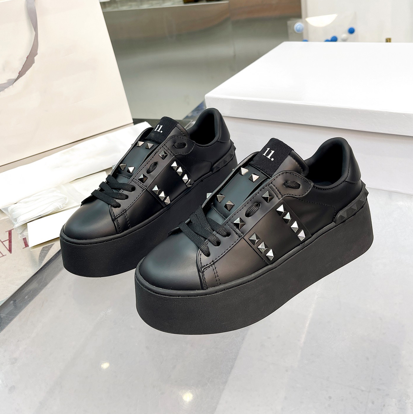 2023 Случайные дизайнеры обувь знаменитая италия бренд Amore One Stud Low Sneakering