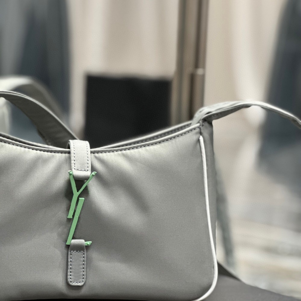 2023 Topkwaliteit Kwaliteit Nylon Damestas Luxe Merk Grijs Zwart Zachte Textuur Waterdichte Rits Een Schouder Crossbody Tas Eenvoudige Persoonlijkheid Casual Mode