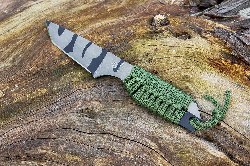 Neuankömmling C7148 Outdoor Survival Gerade Messer 440C Camo Muster Klinge Full Tang Parcord Griff Feststehende Messer mit Nylonscheide