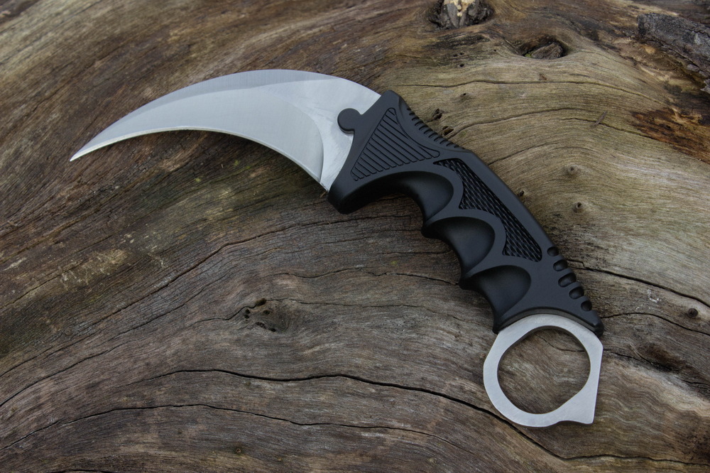 最高品質のC7145 CSGOカウンターストライクKarambit Knife 3CR13Mov Steel Blade ABSハンドルシース屋外狩猟サバイバルファイティングキャンプツール付き爪ナイフ