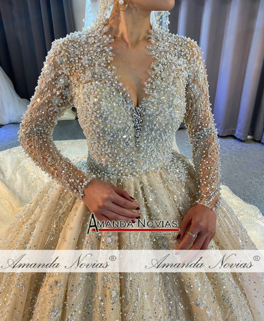 Long Sleeves Plus Size Wedding Dresses With Deep V-neck Applique Pearls Beach country Wedding Gowns Bridal Gowns Vestido De Novia