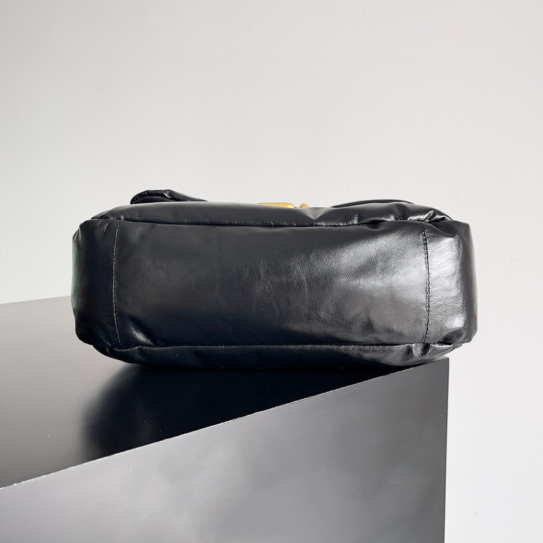 Toppsäljande varumärkesdesigner kvinnors läder axel handväska med mjukt material fashionabelt och avancerad matchning rekommenderas för semestergåvor och gratis leverans