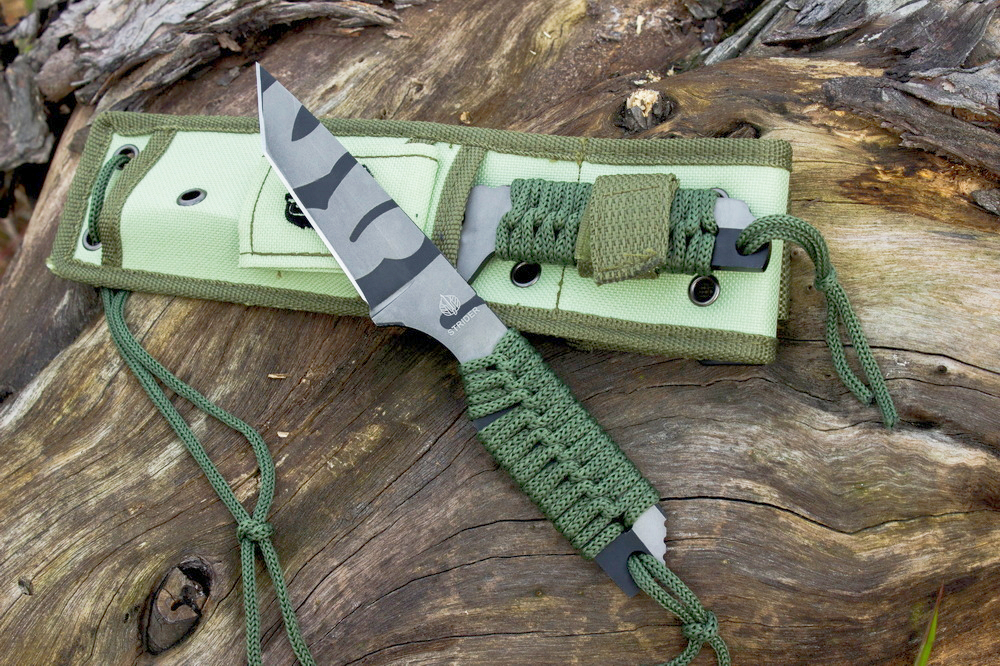 Promotie C7148 Outdoor Survival Rechte Mes 440C Camo Patroon Blade Volledige Tang Parcord Handvat Vaste Mes Messen Met Nylon schede