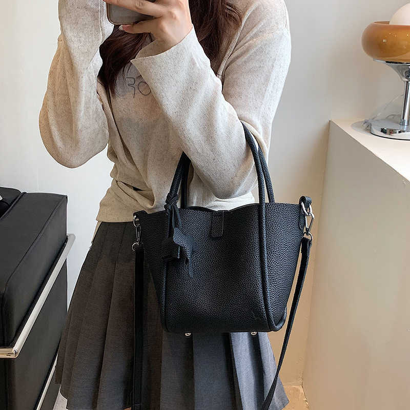 Designer Picotin Lock Bag Sac de texture coréenne haut de gamme pour femmes 2023 été nouveau bandoulière tendance et polyvalent fourre-tout portable à la mode étranger KXYR