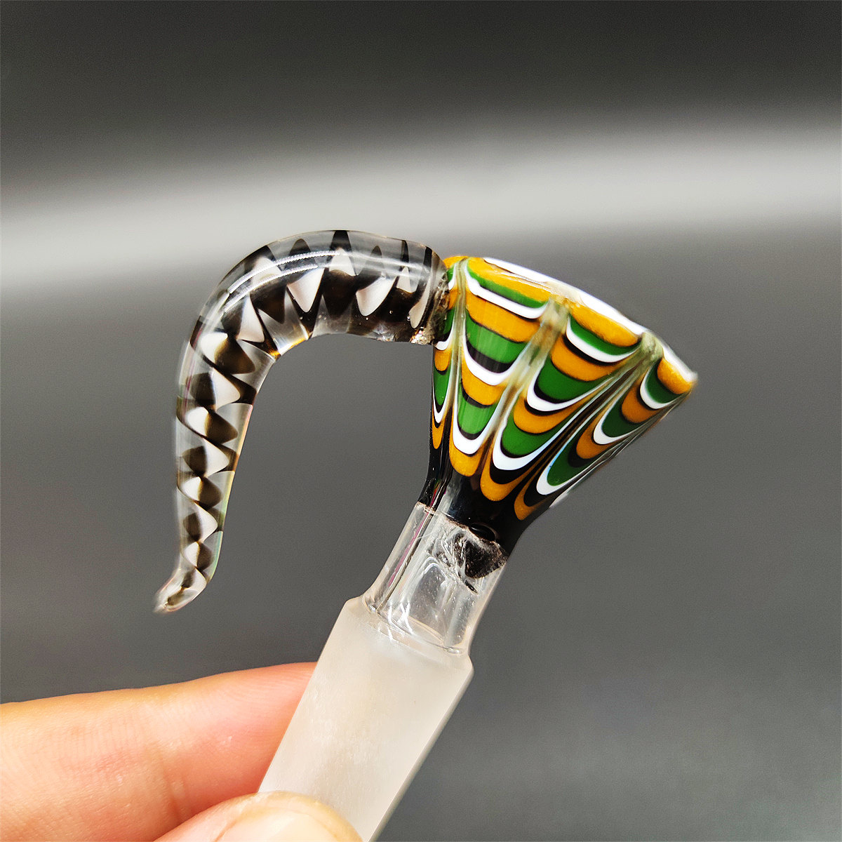2023 Wig Wag 14mm Thick Bowl Piece Bong Glass Slide Water Pipes Cream Peacock Feather Horn Holder Tip Heady Slides Colorful Bowls Male Smoking Accessory