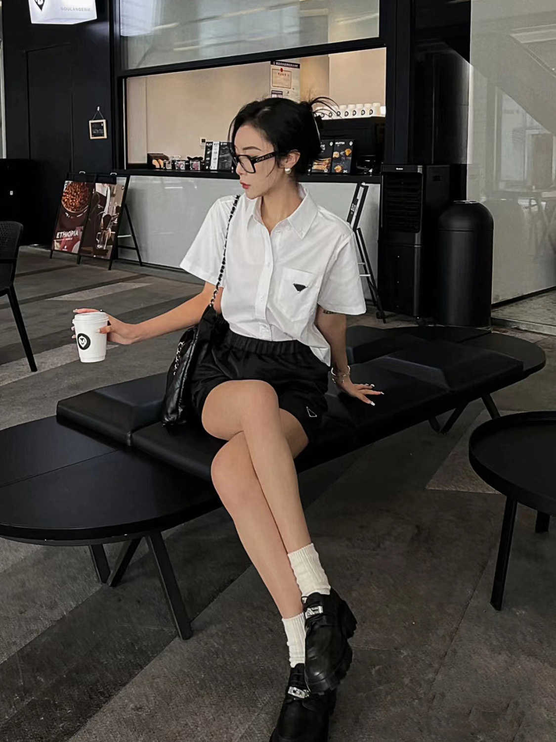 Summer women's white short-sleeved shirt plus black pleated skirt suit skirt, classic shirt dress, high waist version of casual fashion.