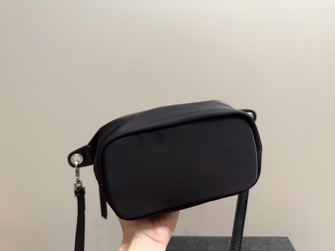 Nylon designer axelväska märke kvinnors crossbody väska prad mini väska blixtlås purse mode handväska lyxväska på väska svart