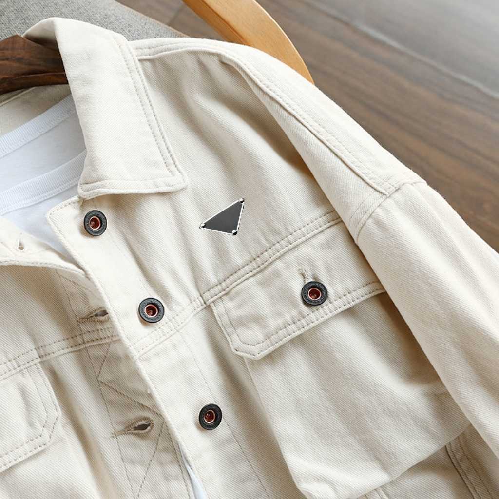 Spring and autumn white lapel denim coat, the version is very wide and stylish, loose version of leisure fashion, men and women with the same.