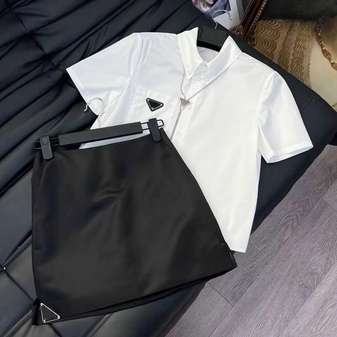 Summer women's white short-sleeved shirt plus black pleated skirt suit skirt, classic shirt dress, high waist version of casual fashion.