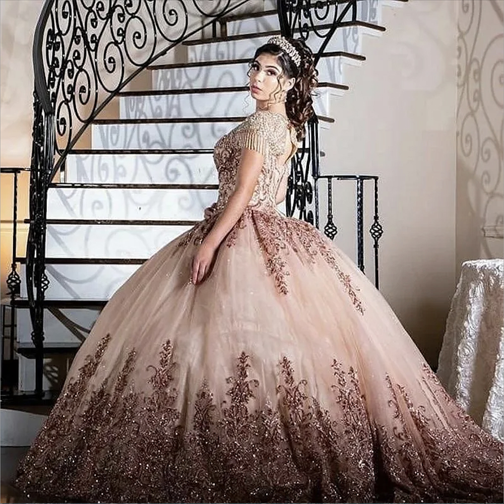 2023 Arabisch Sexy Rose Gold Pailletten Spitze Quinceanera Ballkleid Kleider Schatz Kristall Perlen Sweet 16 Partykleid Abschlussball Abendkleider mit Jacke Wraps Pailletten