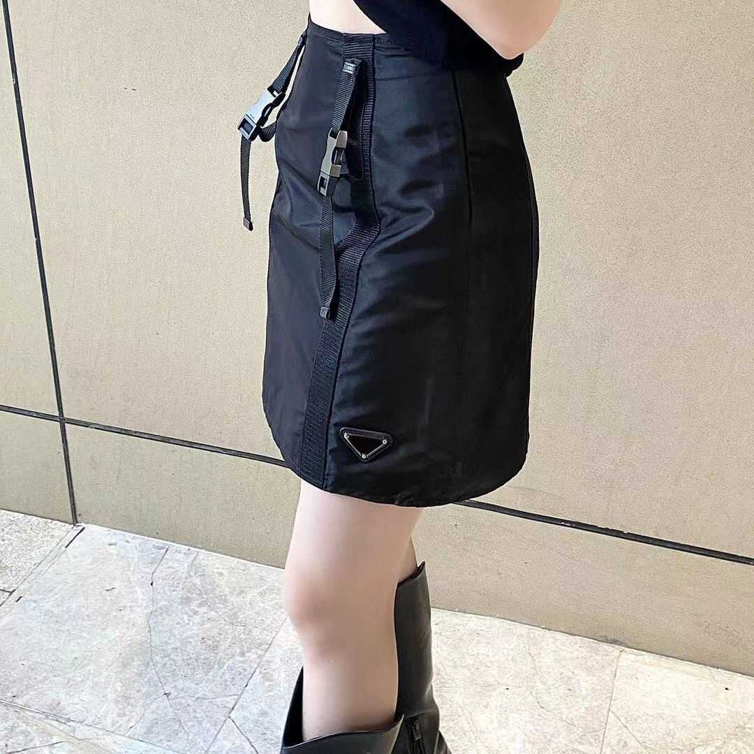 Summer Women A-Line Tooling High-Waist Skirt、Nylon Fabric Wrinkle Resostant Comfort、Lace-Up Tooling Wind Full、High-Waist Line Casual Fashion。