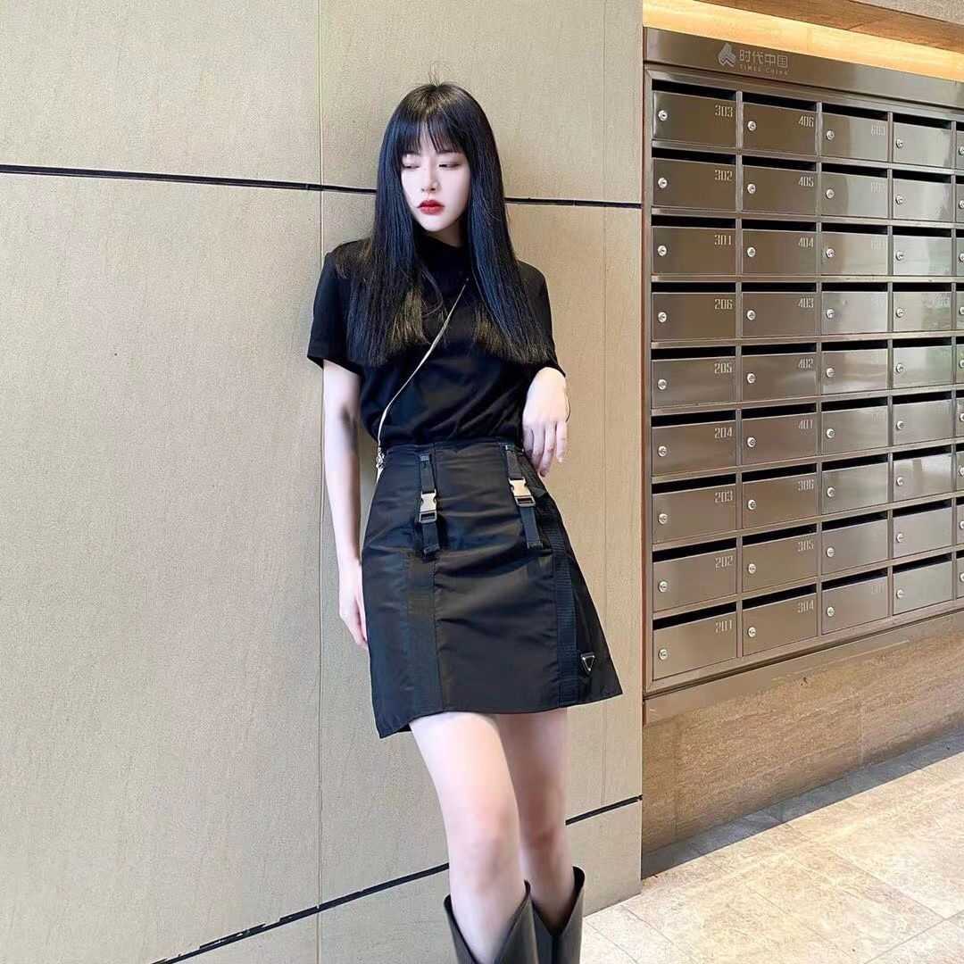 Summer Women A-Line Tooling High-Waist Skirt、Nylon Fabric Wrinkle Resostant Comfort、Lace-Up Tooling Wind Full、High-Waist Line Casual Fashion。