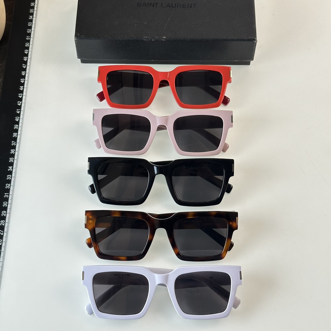 Occhiali da sole firmati Moda occhiali da sole con protezione ultra UV nera retrò uomini e donne lo stesso 560