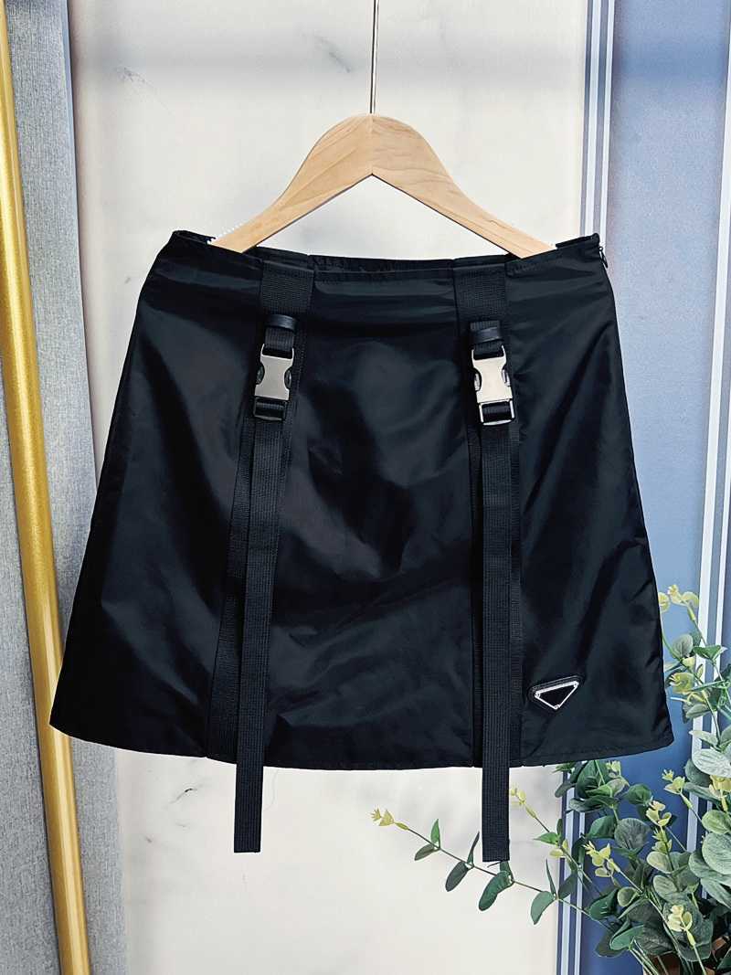 Summer Women A-Line Tooling High-Waist Skirt、Nylon Fabric Wrinkle Resostant Comfort、Lace-Up Tooling Wind Full、High-Waist Line Casual Fashion。