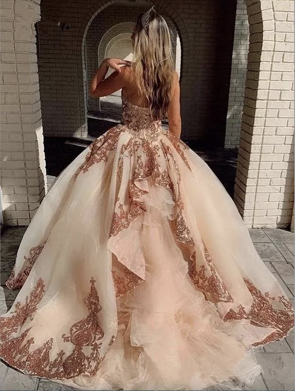 2023 Abiti da ballo Quinceanera con paillettes in oro rosa sexy Abiti con paillettes a cuore Pizzo con spalle scoperte Cristallo Dolce 16 Corsetto Indietro Abiti da sera da ballo