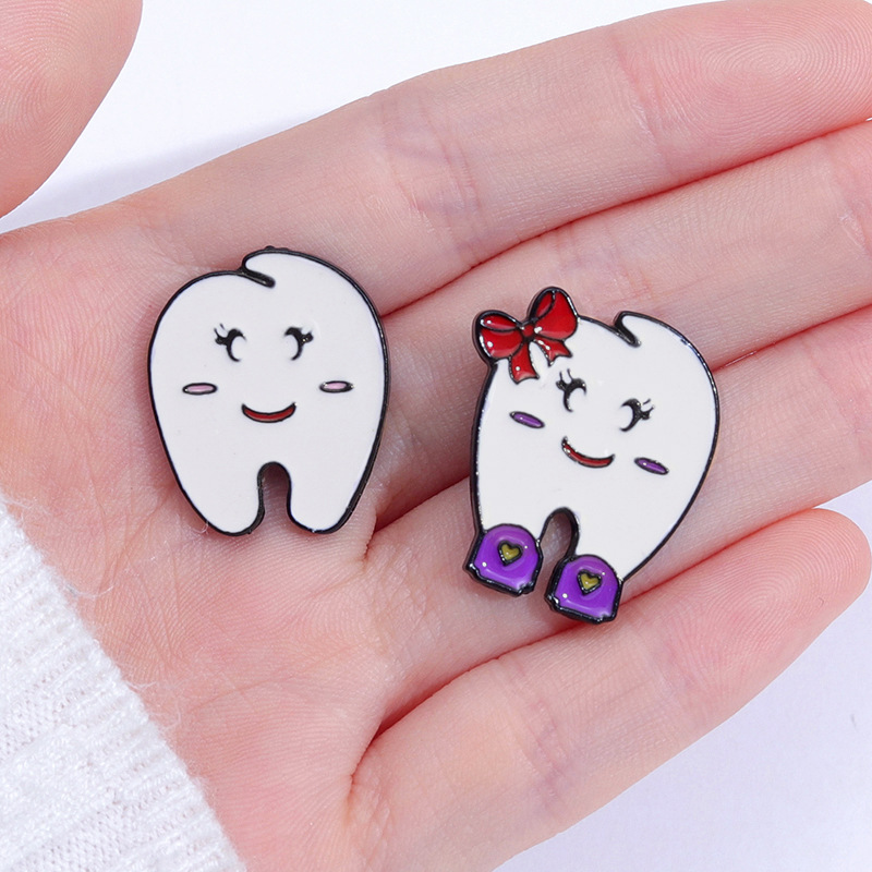 Lovely Metal Oil Drop Tooth Brooches for Children Schoolbag Backpack Hats Clothes Cartoon Badge Lapel Pin Broochs Accessory Jewelry