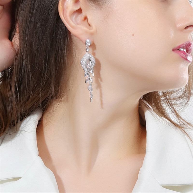 Charm Long Tassel Diamond Earring Designer för Woman Party Whie AAA Cubic Zirconia S925 Sterling Silver Needle Sydamerikanska kvinnor ons dingle örhängen smycken