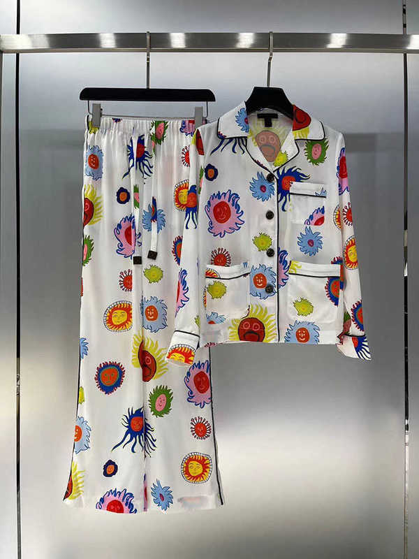 Kvinnors tvådelade byxor Designer 2023 Spring Summer New Fun Cartoon Printed Pyjamas Set Bekväm hudvänlig långärmad skjorta Casual Thin Trousers Two