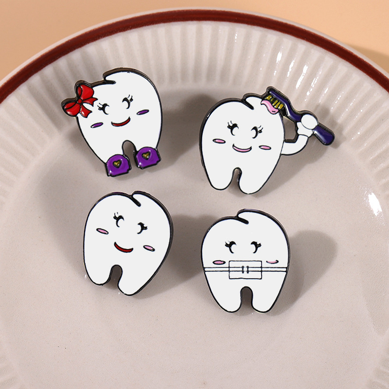 Lovely Metal Oil Drop Tooth Brooches for Children Schoolbag Backpack Hats Clothes Cartoon Badge Lapel Pin Broochs Accessory Jewelry