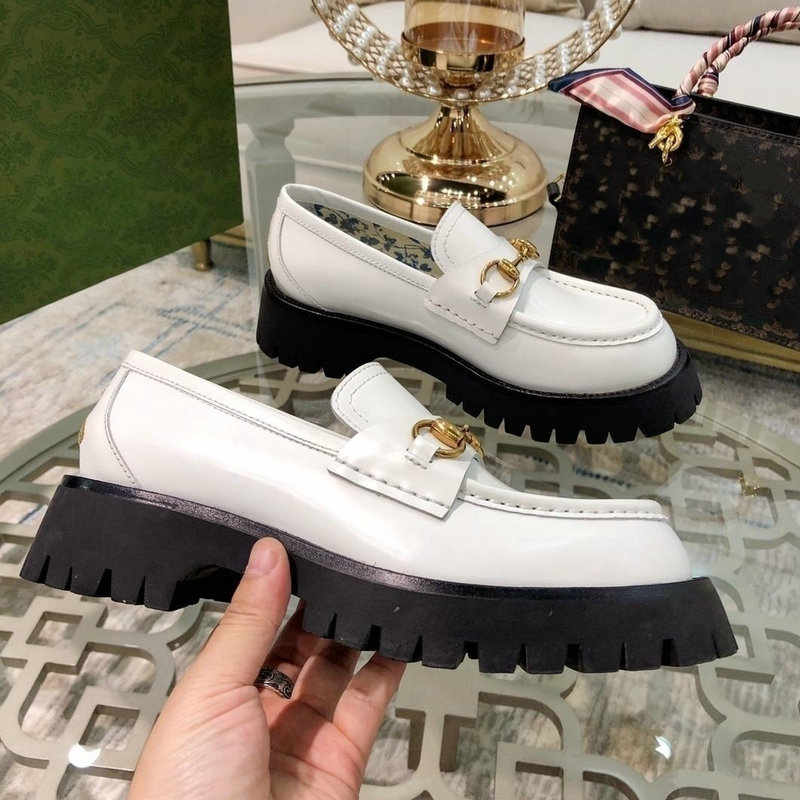 2023college style mocassins filles robe plate-forme chaussures petite broderie d'abeille Designers luxes cuir semelle épaisse chaussure à enfiler style anglais rétro petites chaussures en cuir