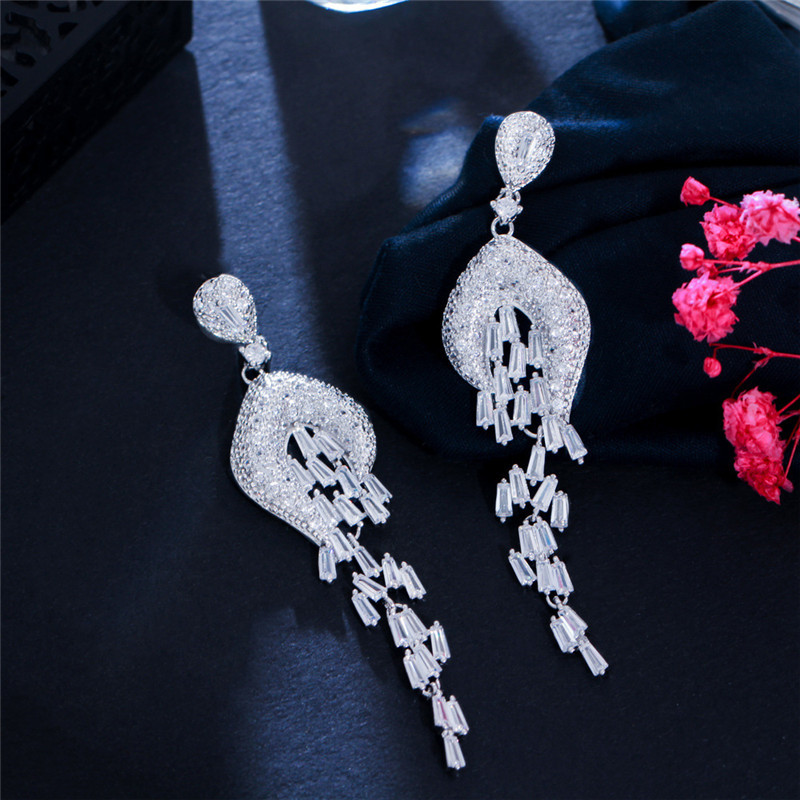 Charm Long Tassel Diamond Earring Designer för Woman Party Whie AAA Cubic Zirconia S925 Sterling Silver Needle Sydamerikanska kvinnor ons dingle örhängen smycken