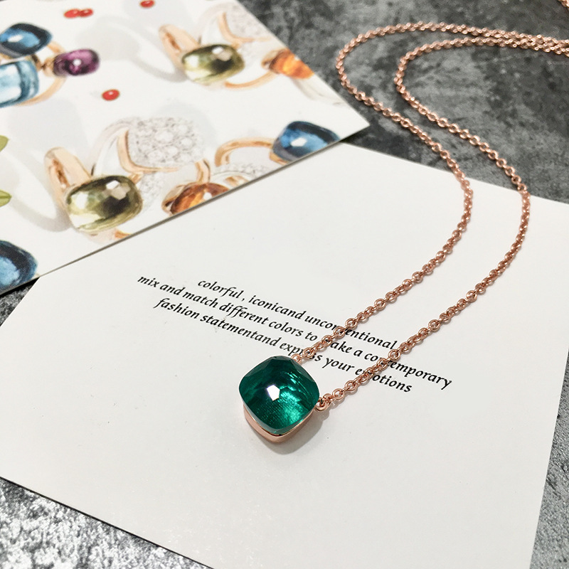 Rose Gold Necklace Lämplig för kvinnors sammankomster Candy Crystal Pendant Halsbandsmycken