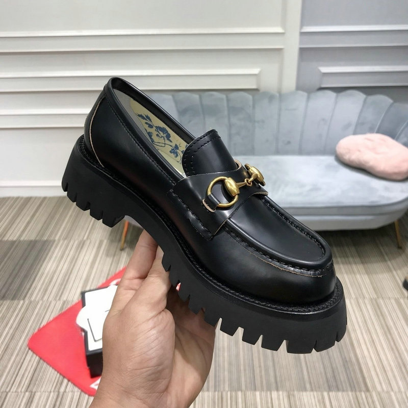 2023 College-Stil Loafer Mädchen Kleid Plateauschuhe kleine Bienenstickerei Designer Luxus Leder Slip-on-Schuh mit dicken Sohlen Retro-kleine Lederschuhe im englischen Stil