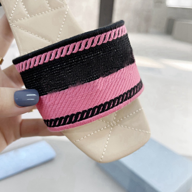 Сандалики с топ -продажами сандалии женская вышитая ткань гравируйте изысканный эстетический дизайн эстетический дизайн