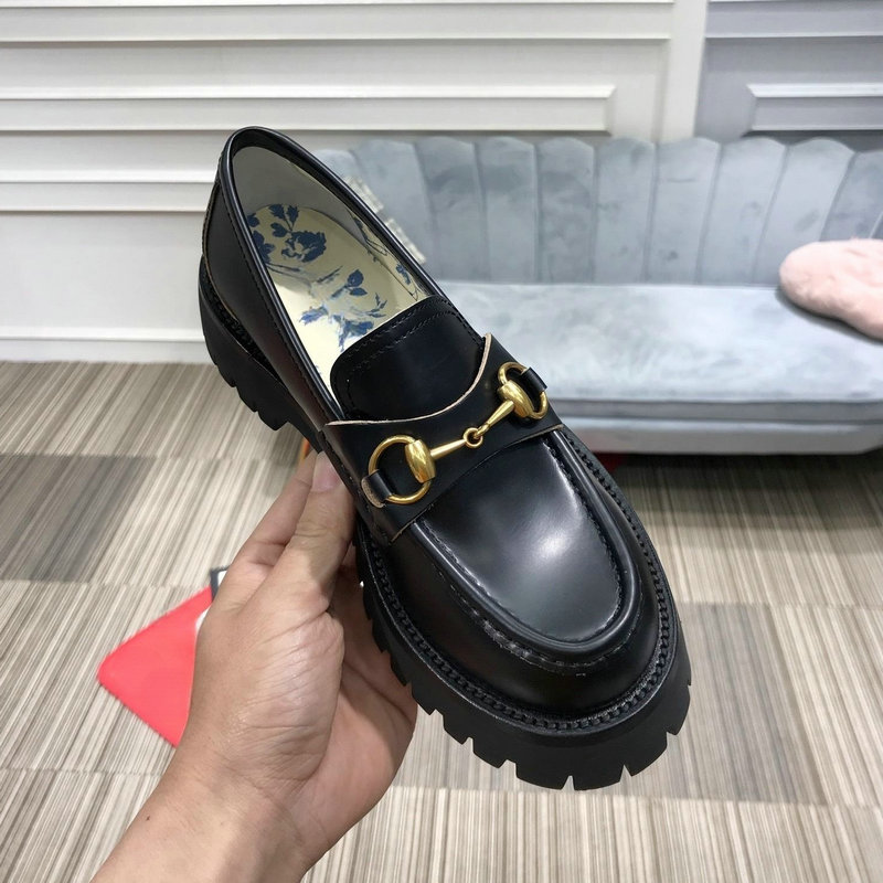 2023 College-Stil Loafer Mädchen Kleid Plateauschuhe kleine Bienenstickerei Designer Luxus Leder Slip-on-Schuh mit dicken Sohlen Retro-kleine Lederschuhe im englischen Stil