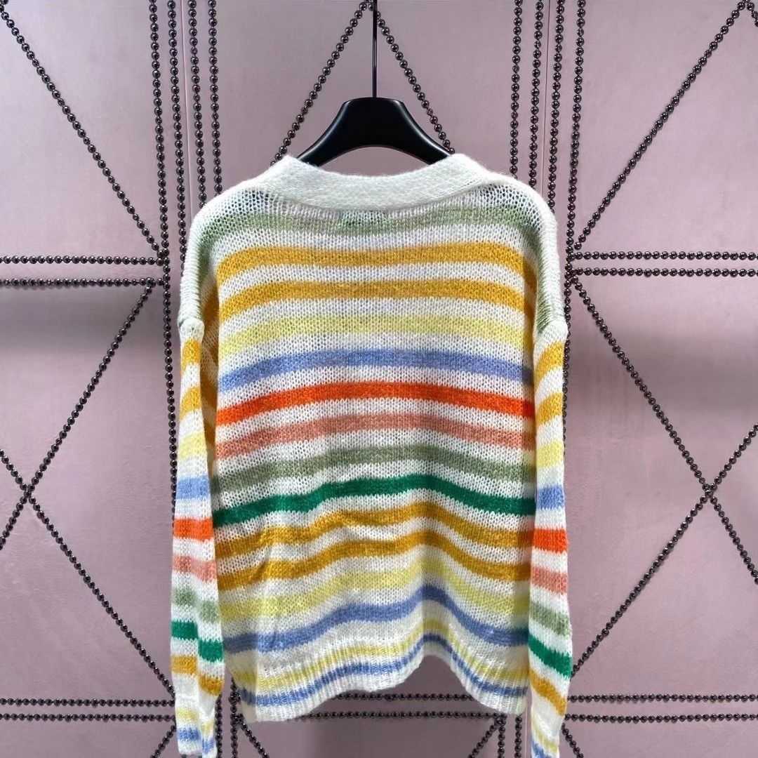 Spring and autumn women`s rainbow stripes large V-neck cardigan sweater knitted coat, knitted fabric soft and comfortable can not afford to ball, casual fashion.