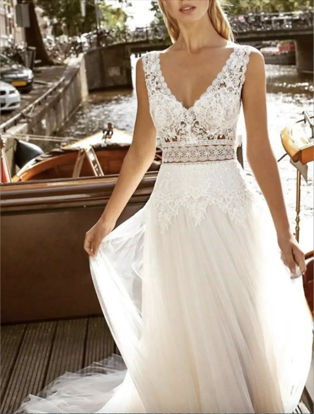 Beach Boho Wedding Dress Sweep Train A-Line Sleeveless V Neck Lace Appliques 2023 Brudklänningar Sexig Robe de Mariee