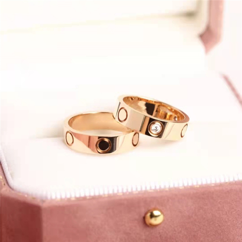 Śrubne pierścionki miłosne dla kobiety projektantek Pierścień klasyczny 4/5/6 mm Diamentowy pierścień Designer Pierścienie biżuterii dla par tytanowych stal Never Fade Nie alergiczny obrączka