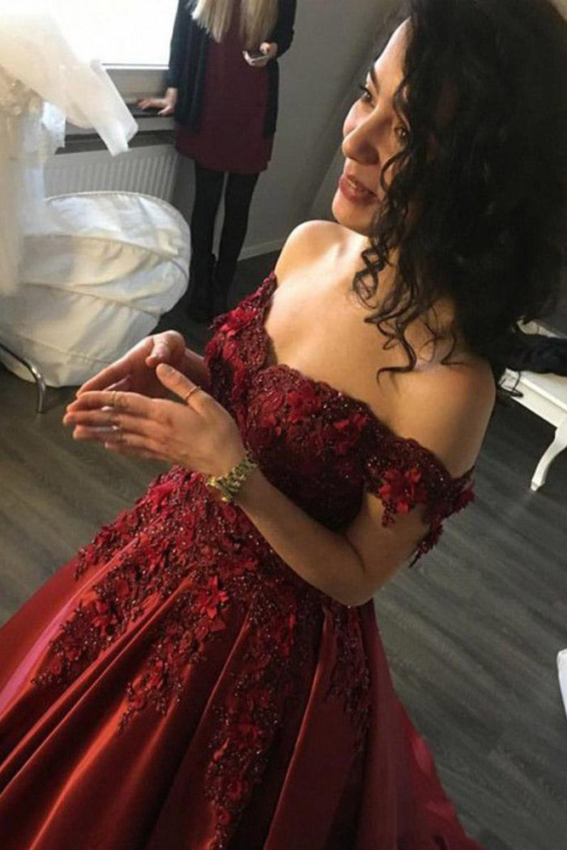 2023 Sweet 16 Cheap Prom Ball Dresses Long Off the Shoulder Beaded Lace Appliques Satin Formal Evening Gowns Women Celebrity Red Carpet Dress