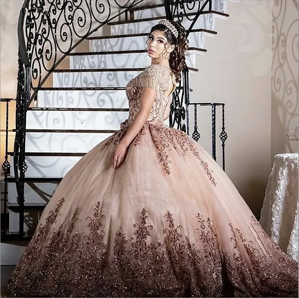 Deslumbrantes vestidos de 15 2023 Vestidos Quinceanera com decote redondo e borla com aplicação de fechadura nas costas Baile doce 16 Vestidos de formatura