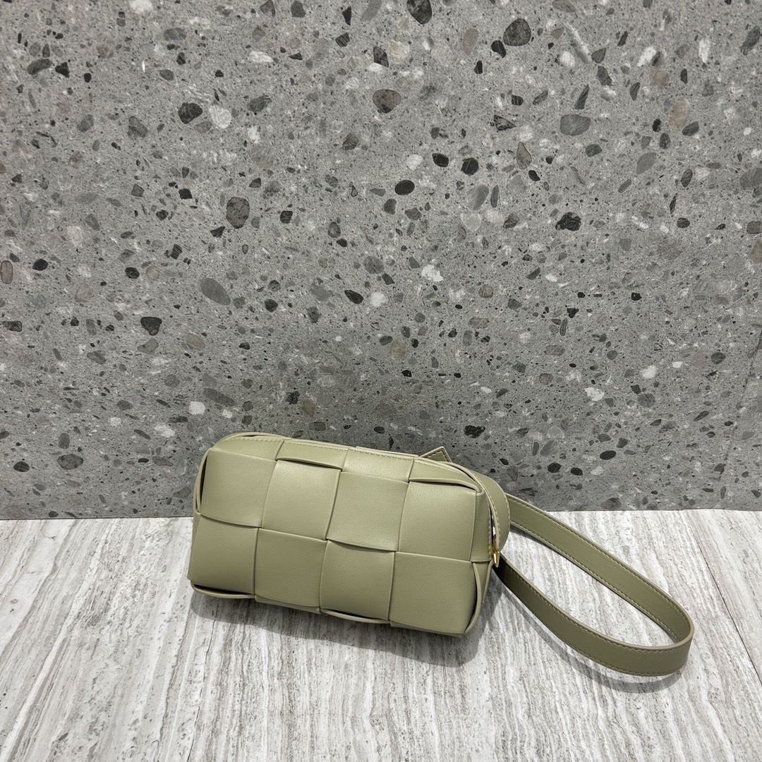 Cloud Bag - Grand tissage, design minimaliste : petit sac carré en cuir véritable avec tissage quadrillé, sac à main élégant, aisselles, épaule unique, bandoulière.