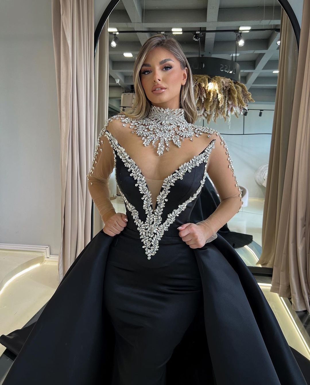 Modern Mermaid Prom Dresses Long Sleeves V Neck Halter Appliques Sequins Beaded Floor Length Diamonds Lace Evening Dress Detachable Train Plus Size Custom Made