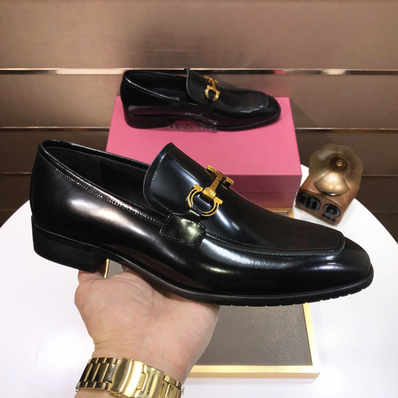 2023 Haute qualité Designer Mocassins Hommes Chaussures habillées 100% cuir de vachette Classique Mules Plat Hommes boucle en cuir Hommes Tenue de soirée Casual Chaussure taille 45